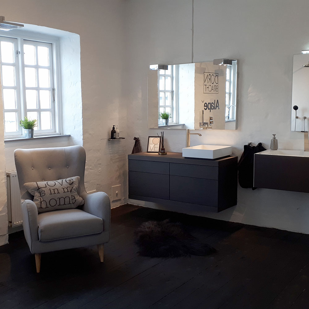 showroom bad